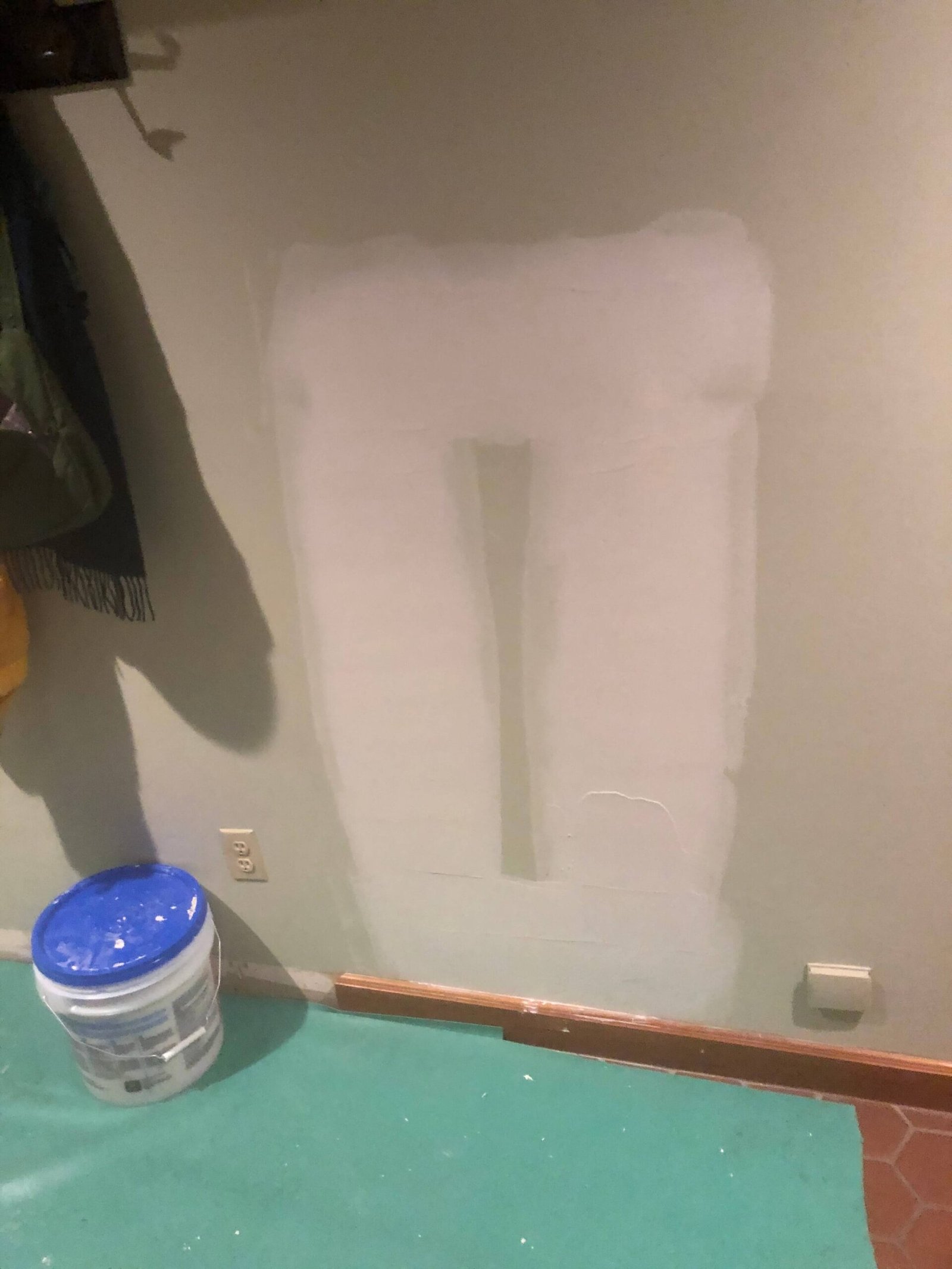 repair drywall hole
